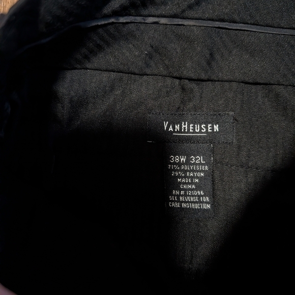 Men's Van Heusen Black Pinstripe Flat Front Dress Pants Size 38x32 - Picture 2 of 3